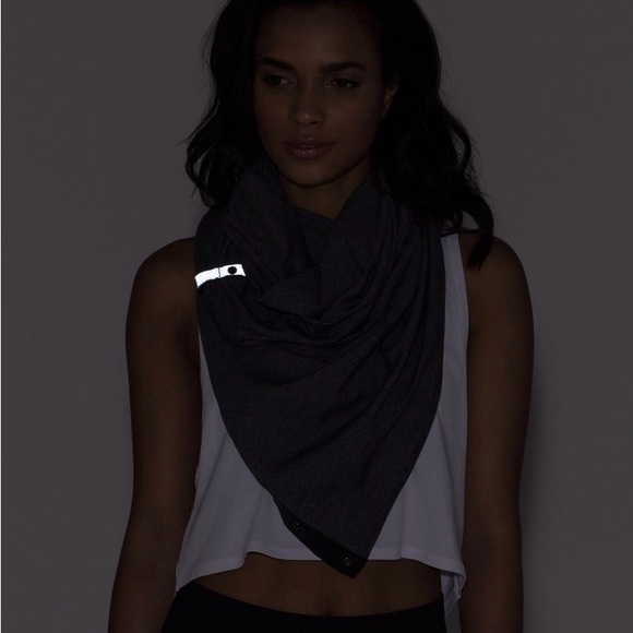 Lululemon Vinyasa Stripe Scarf, Wrap, Cardigan - Picture 5 of 7